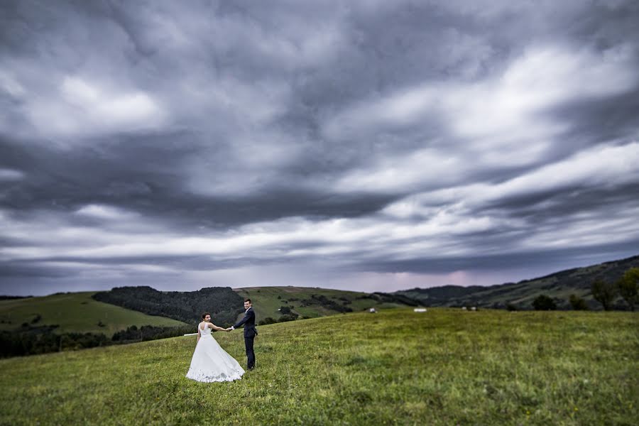 Fotógrafo de casamento Tomasz Cygnarowicz (tomaszcygnarowi). Foto de 2 de dezembro 2018