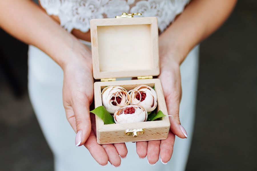 Wedding photographer Ekaterina Milovanova (katybraun). Photo of 20 August 2017