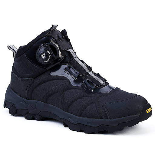 Title 7, Military style trekking shoes and off-road boot...