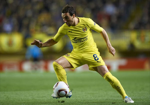 Santi Cazorla of Villarreal controls the ball during the UEFA Europa League round of 16 second leg match between Villarreal and Bayer Leverkusen at El Madrigal stadium on March 17, 2011 in Villareal, Spain