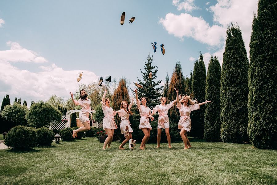 Fotógrafo de casamento Evelina Braginec (velyamay). Foto de 25 de maio 2021