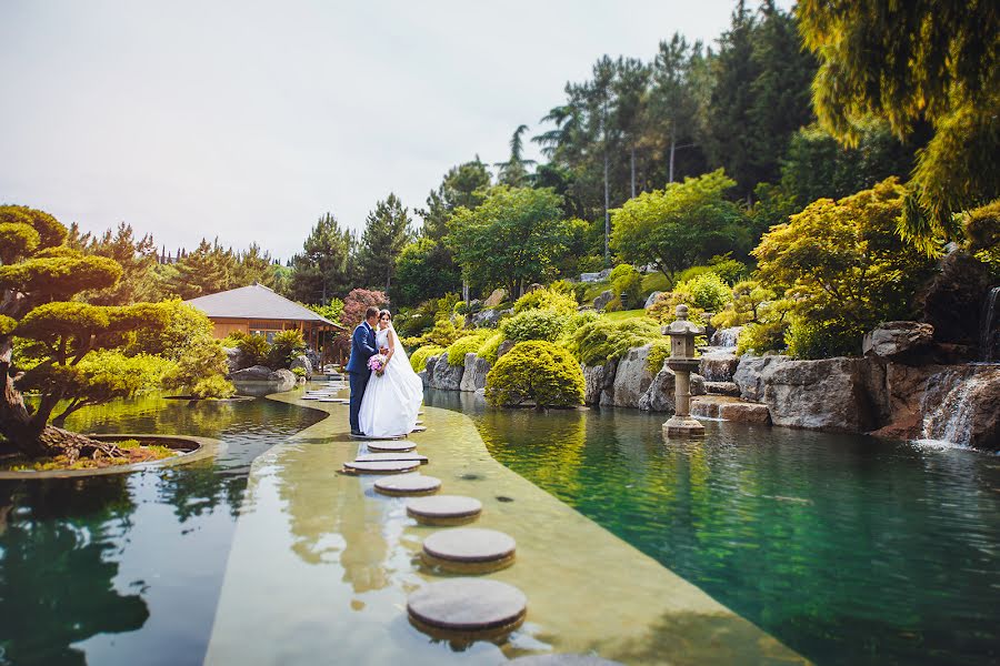 Wedding photographer Dmitriy Shishkov (dmitriyshi). Photo of 13 June 2019