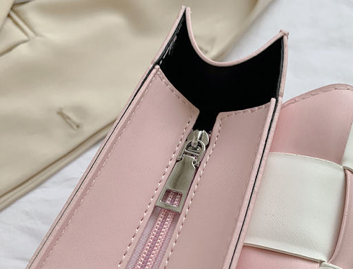 Title 12, Simple Hit Color Fashion One-shoulder Messenger...