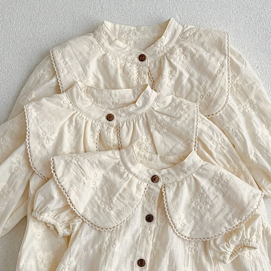 Barboteuse bébé style coréen avec grand revers, combinaison bébé, confortable et tendance, idéale pour votre tout-petit.