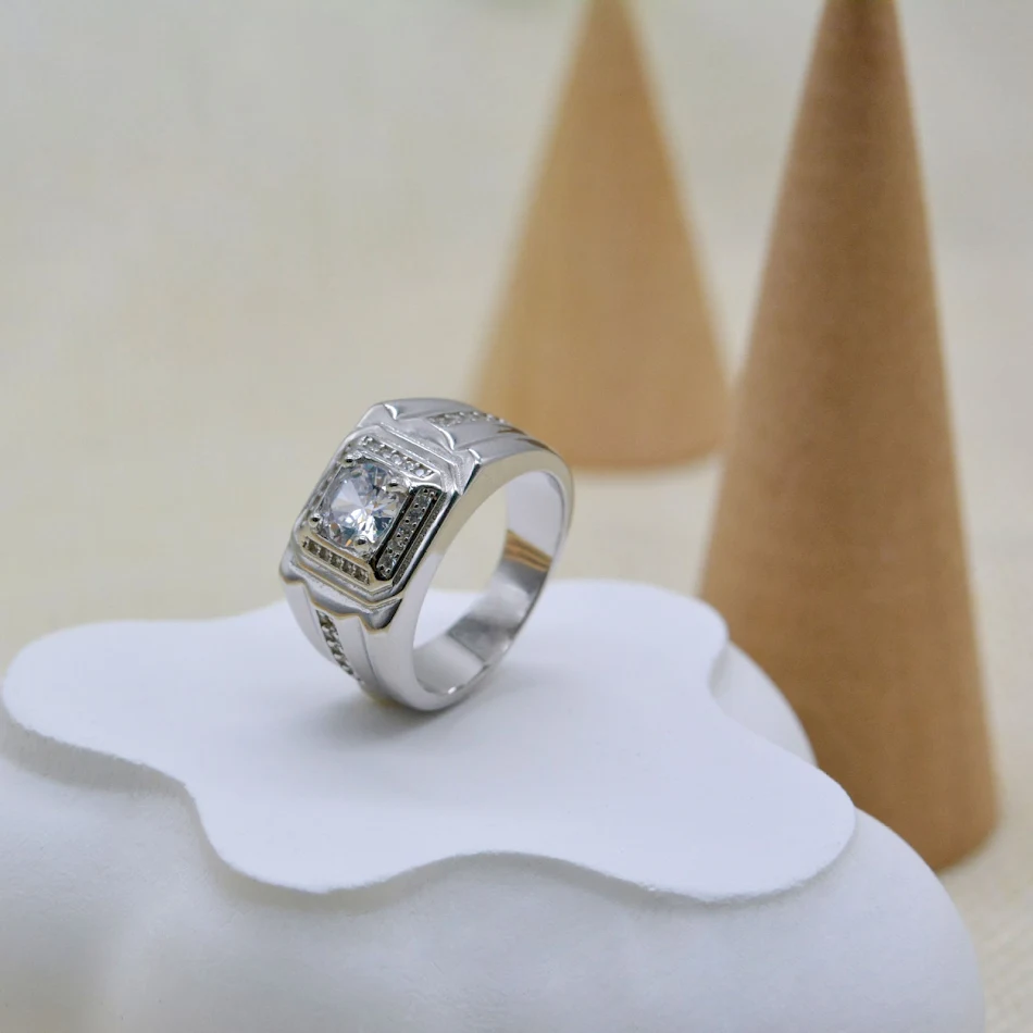 S925 Mode ring met onregelmatige witte zirkonia. Hoogwaardige dames sieraden. Stijlvol en glanzend. Perfect als cadeau en voor dagelijks gebruik.