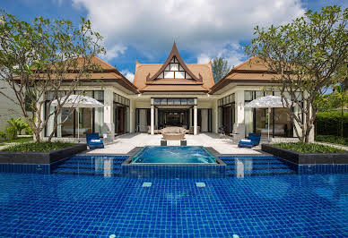 Villa with pool and garden 10