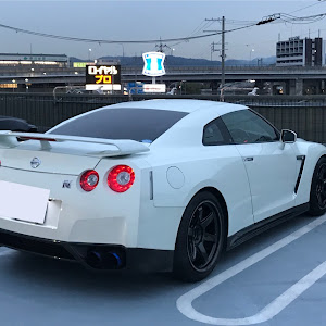 NISSAN GT-R