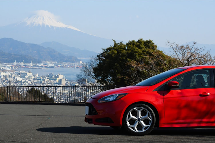 フォーカスのフォード・フォーカスST・フォーカス・富士山・愛車撮影に関するカスタム事例の投稿画像1枚目