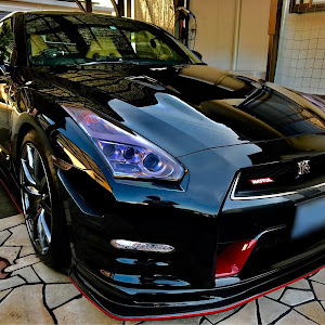 NISSAN GT-R