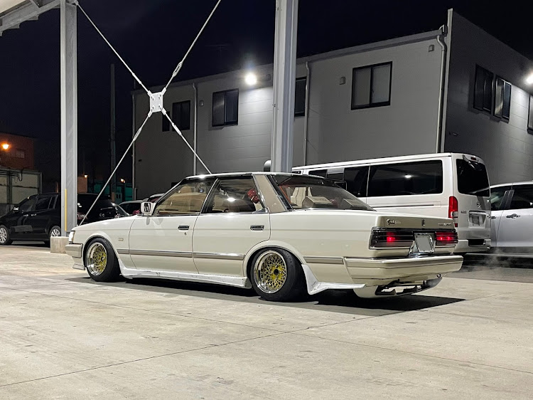 マークIIのgx71・DIY・エアロパーツ・車高調整に関するカスタム事例の投稿画像2枚目