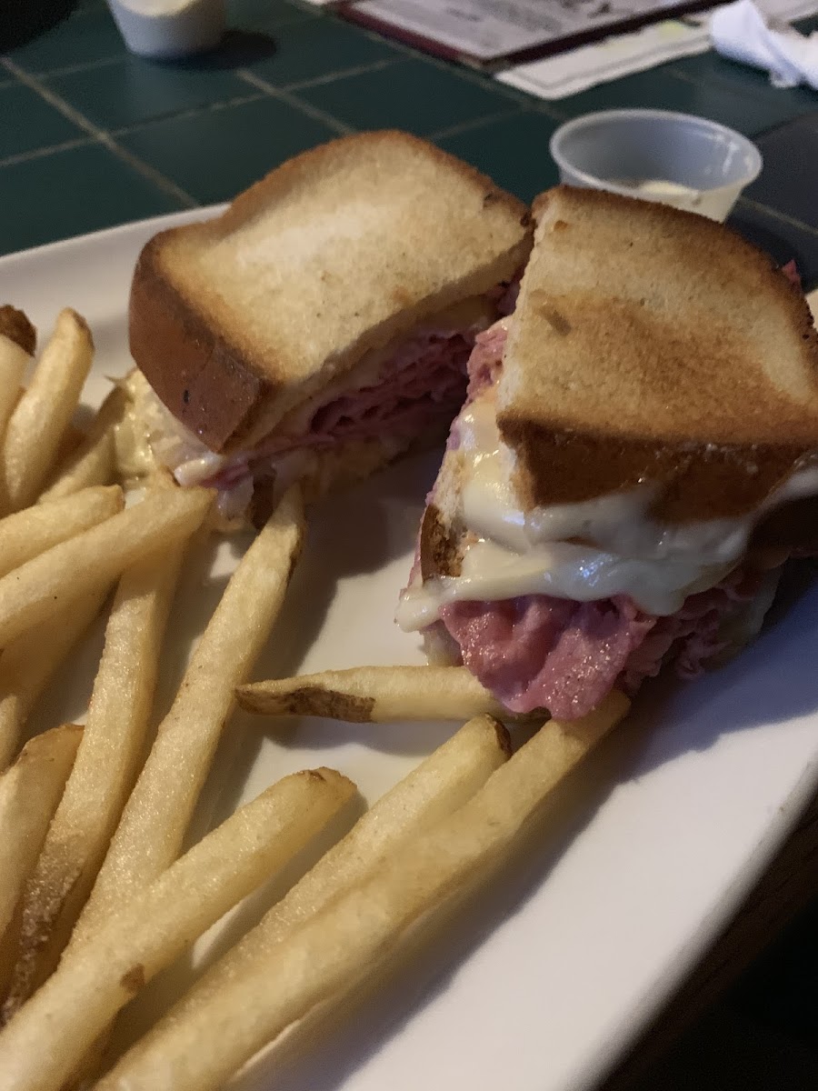 Gluten free Ruben with fries