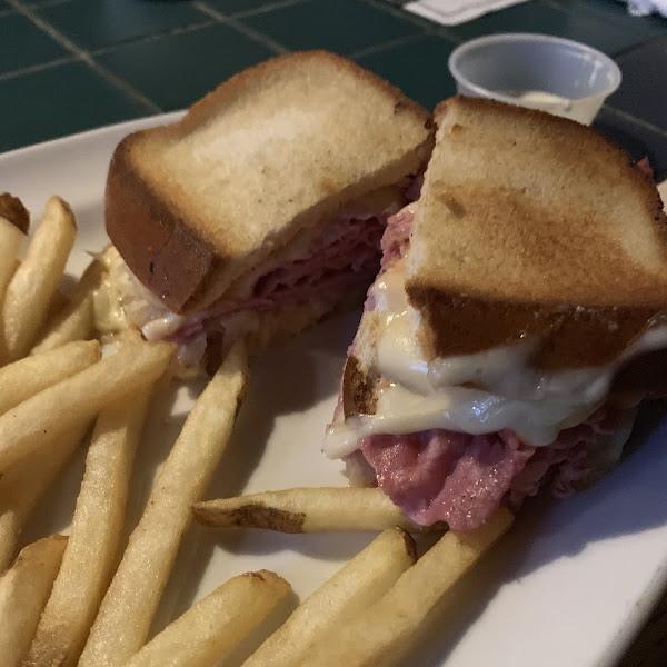 Gluten free Ruben with fries