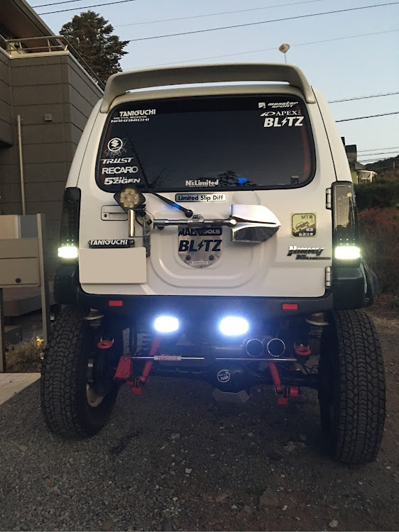 ジムニーのオイル交換。・どっか遊びに行きてぇ〜・コロナウィルス終息を願うに関するカスタム事例の投稿画像1枚目
