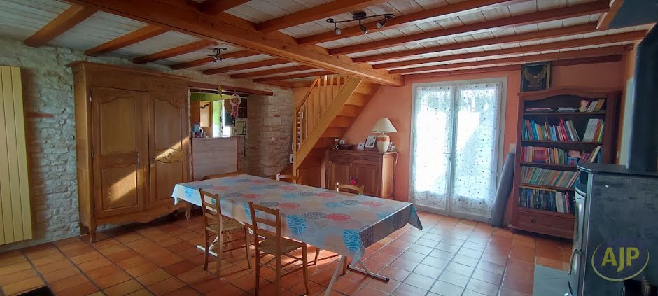 Vente maison 7 pièces 171.5 m² à Saint-leger (17800), 255 000 €