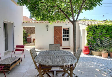 House with pool and terrace 8