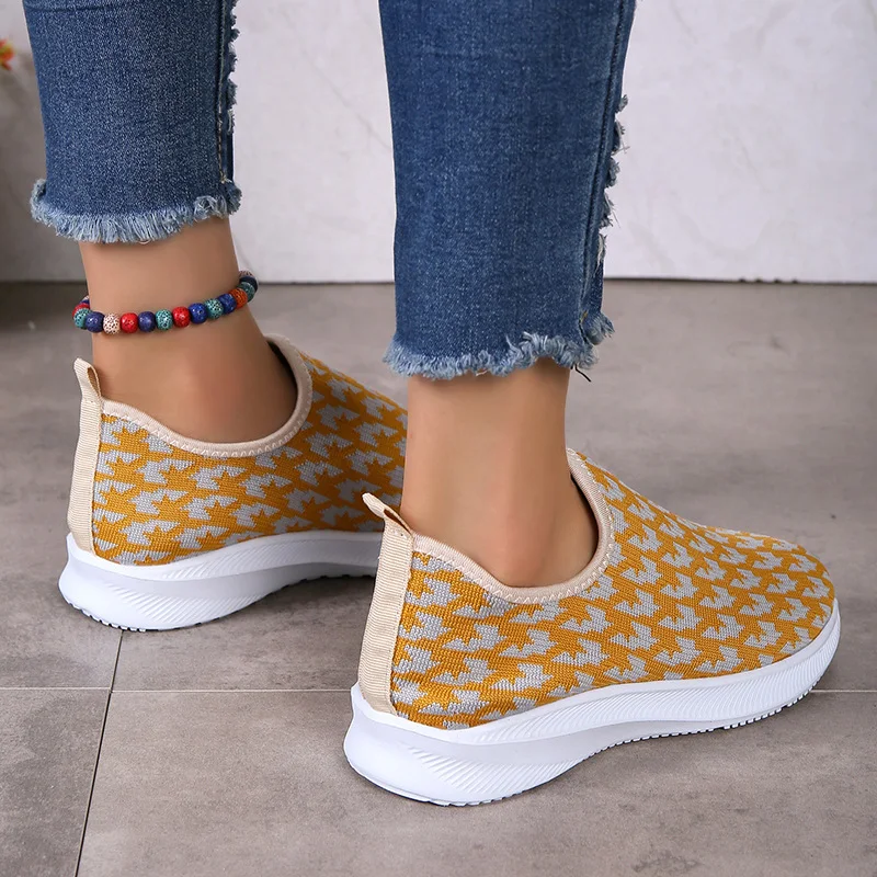 Title 3, Sneakers z nadrukiem w pepitkę, okrągły nosek, ...