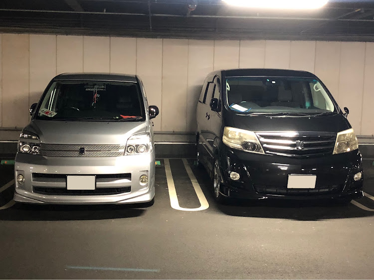 アルファードのAEON MALL 八幡東・沈黙の撮影会😁・60VOXY ＆ 10ALPHARDに関するカスタム事例の投稿画像2枚目