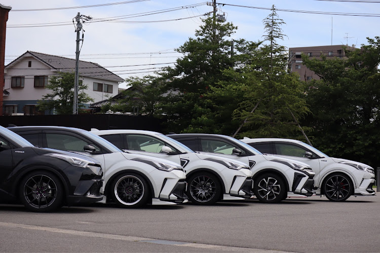 C-HRのRays・gramlights・57FXZ・みんな違ってみんないい・かっこいいに関するカスタム事例の投稿画像1枚目