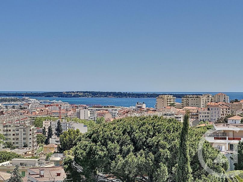 Location meublée appartement 3 pièces 87.4 m² à Cannes (06400), 1 900 €