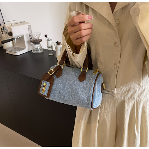 Title 20, Womens Simple Fashion Retro Denim Handbag. A s...