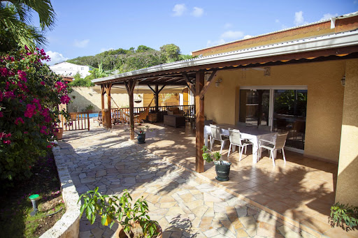 Villa with pool 2