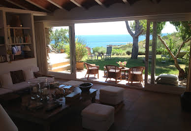 Maison en bord de mer avec jardin 1