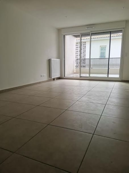 Location  appartement 3 pièces 66 m² à Nimes (30000), 830 €