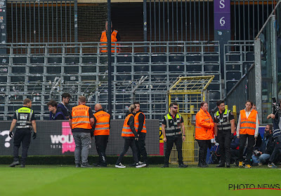 🎥 De bien tristes images : un supporter de Bruges passé à tabac par plusieurs Anderlechtois dans la zone VIP