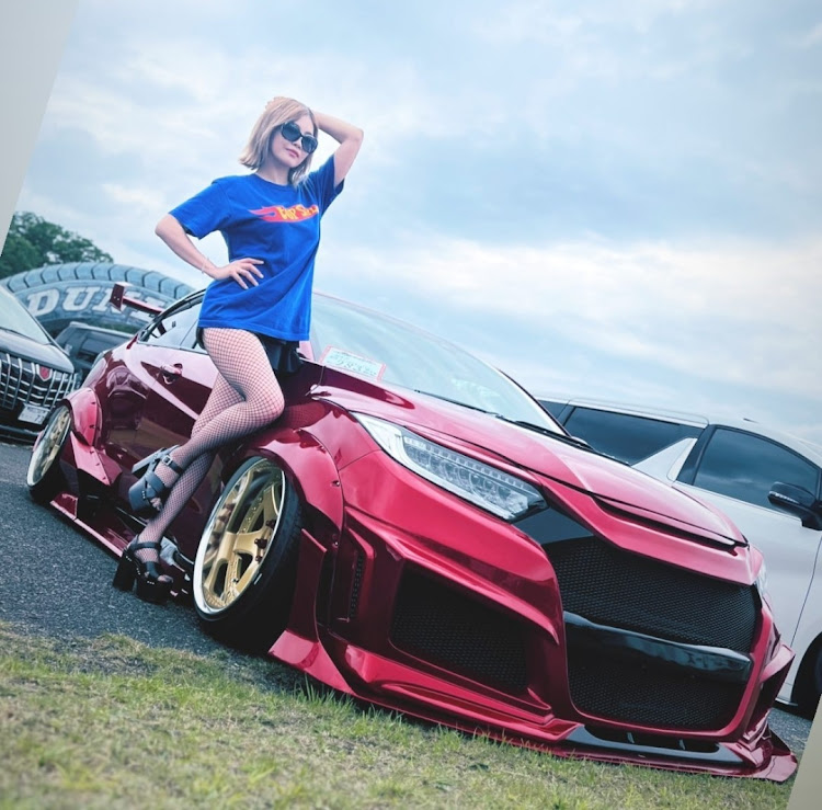 ヴェゼルのイベント・カスタム・フルカスタム・ワンオフ・おめでとうに関するカスタム事例の投稿画像1枚目