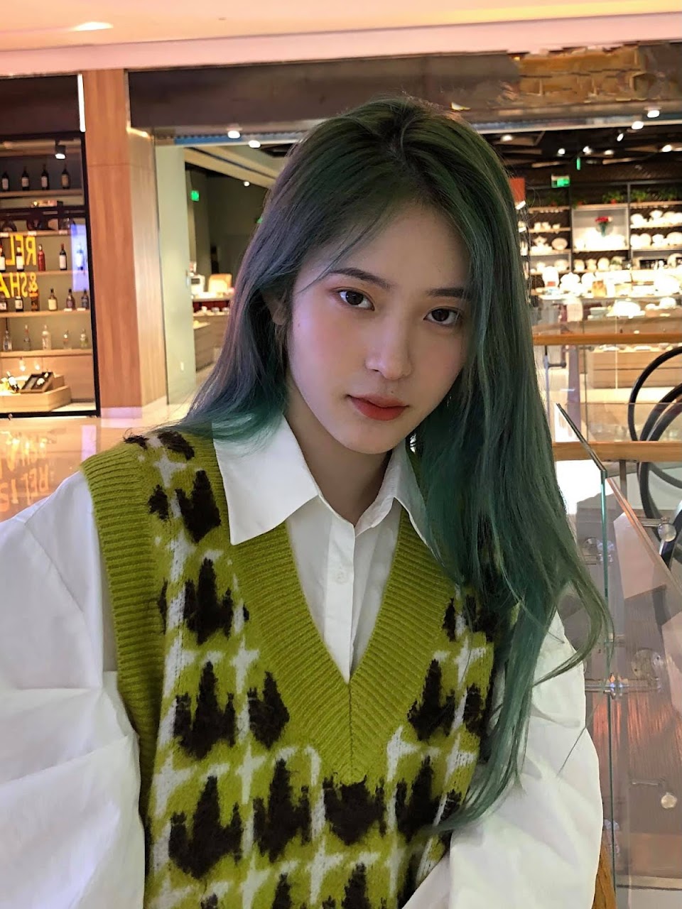 Beautiful Chinese Influencer Goes Viral For Her Uncanny Resemblance To ...