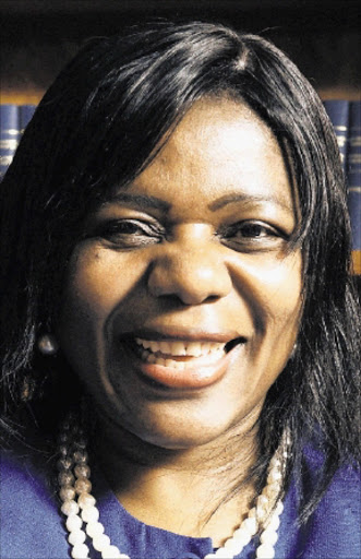 IN THE MIDDLE: Advocate Thuli Madonsela