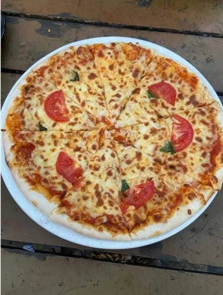 Cheese Tomato Pizza (Medium 6 Slice]