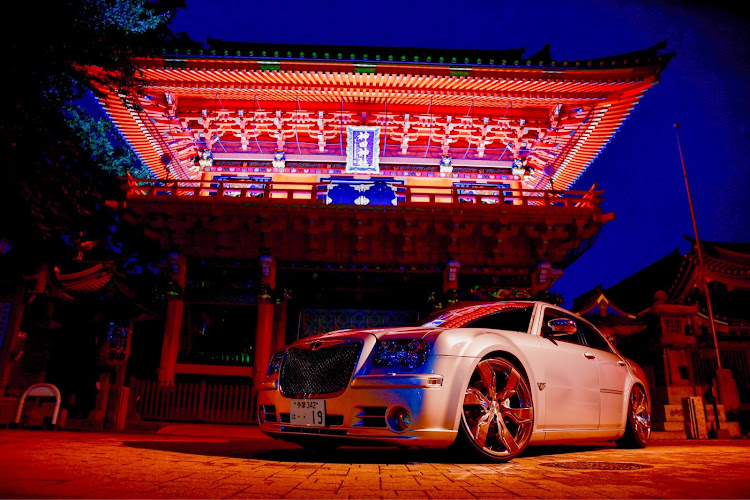 300C セダンのクライスラー・愛車・神田明神・仲間に関するカスタム事例の投稿画像2枚目