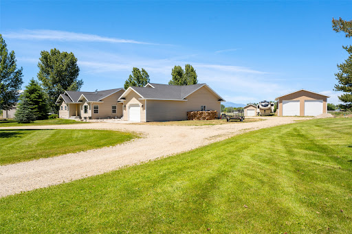 House with garage and outbuildings - House purchase in Corvallis, 3 bedrooms