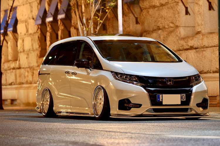 オデッセイのRC camber union・カメ活・workwheels・後付けサンルーフ・エアサスに関するカスタム事例の投稿画像2枚目