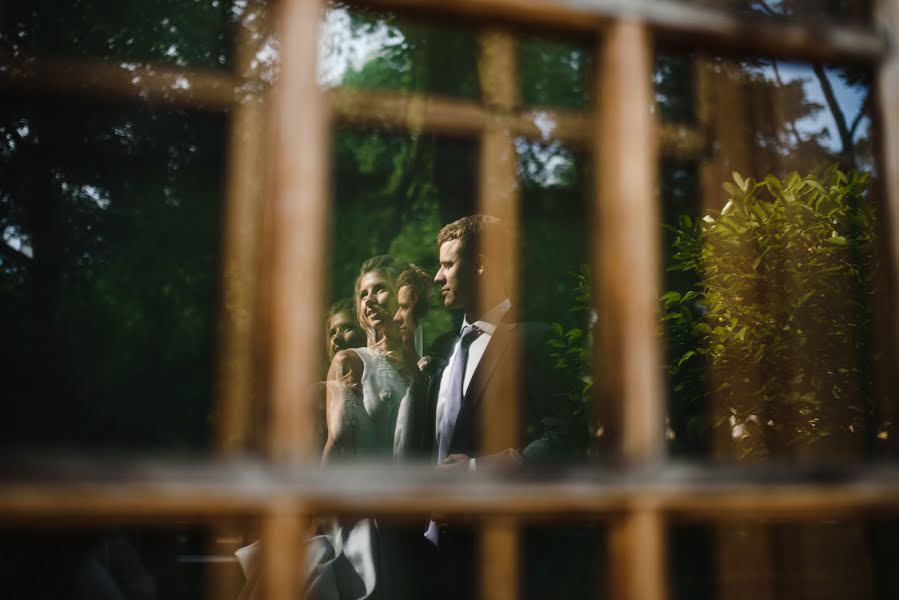 Fotógrafo de casamento Zhenya Vasilev (ilfordfan). Foto de 2 de dezembro 2018