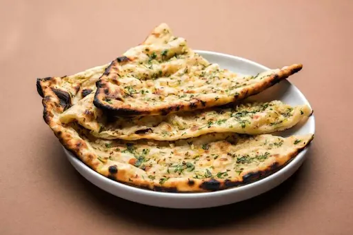 Chicken Keema Naan With Curry And Thums Up [750 Ml]