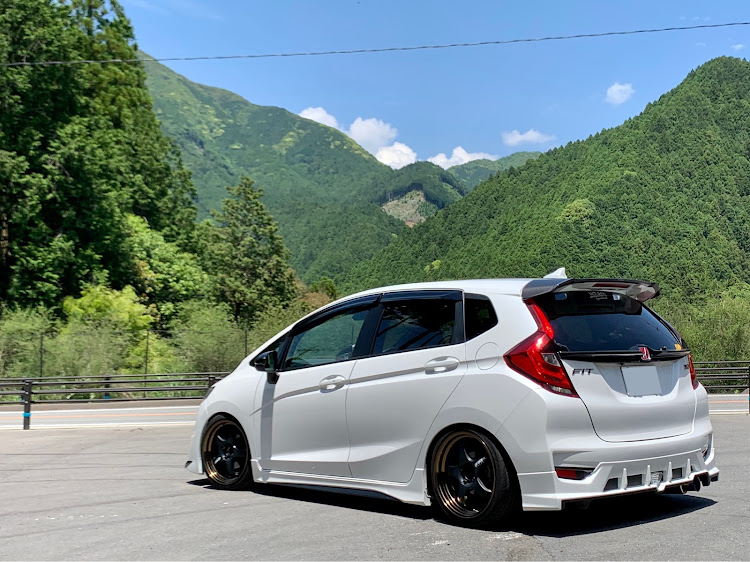 フィットのフィットRS・iPhoneクオリティ・洗車・小石原川ダム・低そうで低くない少し低い車に関するカスタム事例の投稿画像4枚目