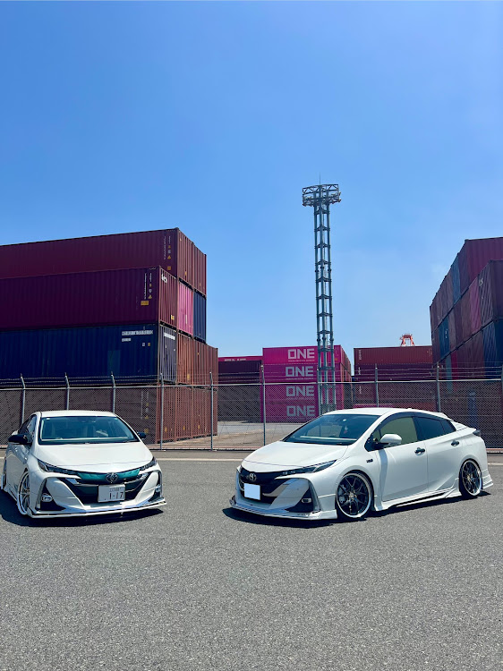 プリウスPHVのプリウスphv zvw52・みのちゃん工房・GW・コラボショット・White×Whiteに関するカスタム事例の投稿画像5枚目