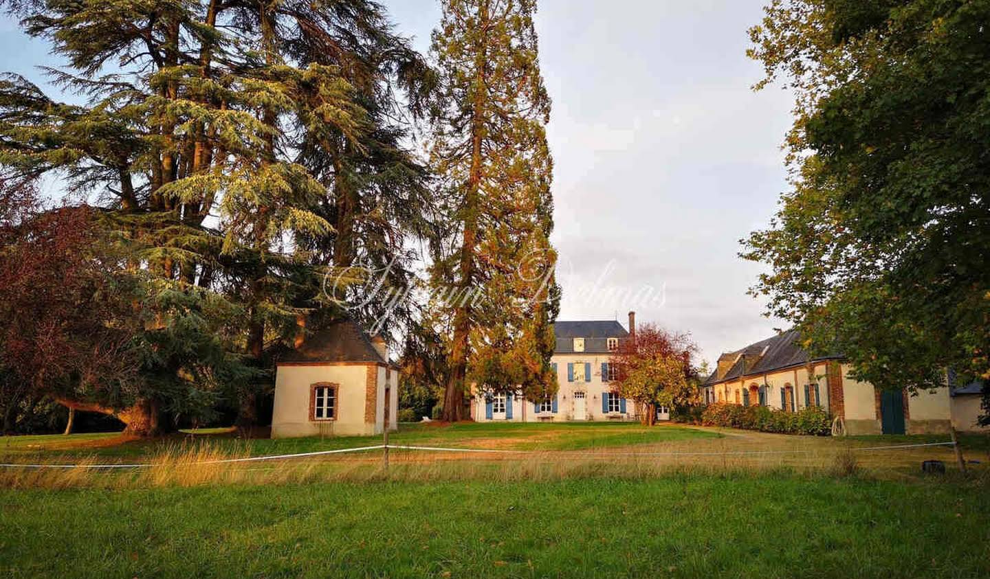 Castle La Chartre-sur-le-Loir