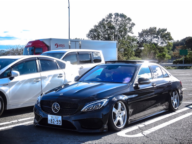 Cクラス セダンの緊急事態宣言発令・#エアサス・#エアロ#ベンツ#c63#ルックス#carlsoen#vipcar#AMG#w205#c200・緊急事態宣言・ホイール交換に関するカスタム事例の投稿画像1枚目