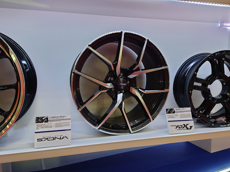 CX-3のJAPAN MOBILITY SHOW 2023・半袖短パン日和・やっぱ人混みは疲れる・でもやっぱ来ちゃう・自分のクルマ撮ってなくね？に関するカスタム事例の投稿画像8枚目