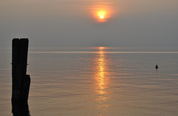 Il tramonto sul lago di sweetfabri