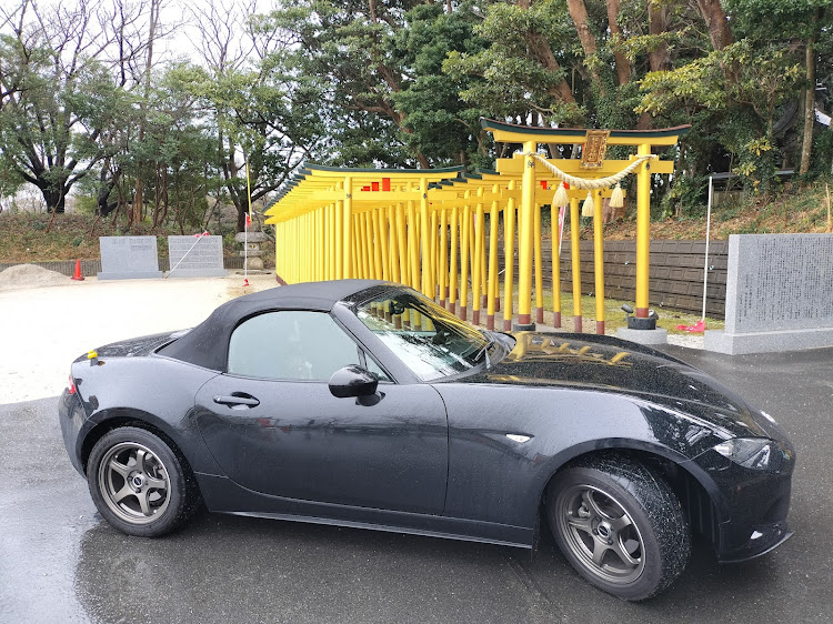 ロードスターの真正面ショット・干芋神社・雨 ドライブに関するカスタム事例の投稿画像2枚目