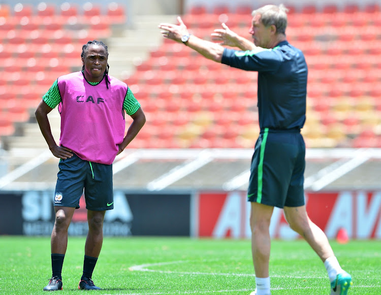 Bafana Bafana and Kaizer Chiefs playmaker Siphiwe Tshabalala (L) listens to head coach Stuart Baxter during South Africa's training session at Peter Mokaba Stadium in Polokwane ahead of their crucial 2018 FIFA Russia World Cup qualifier against Senegal on Friday 10 November 2017 at the same venue.