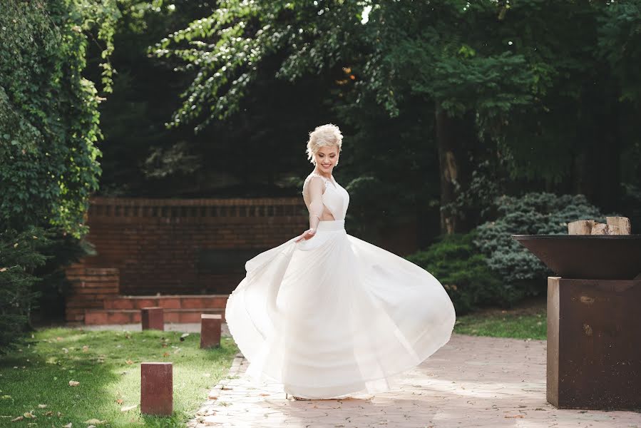 Fotografer pernikahan Alin Slutu (alinslutu). Foto tanggal 27 Juni 2022