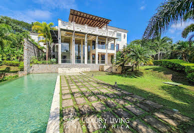 Maison avec piscine et terrasse 10