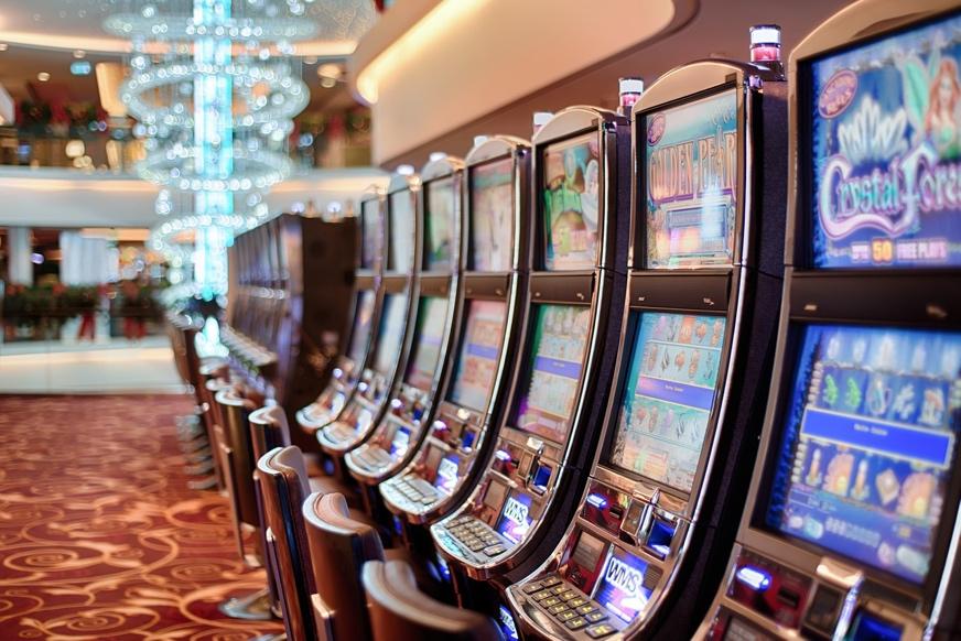 https://pixabay.com/photos/gambling-slot-machine-casino-game-602976/