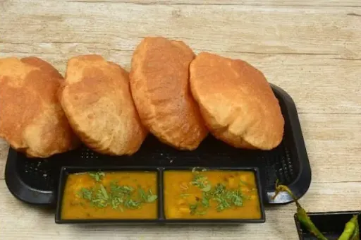 Chole Poori [5 Poori]