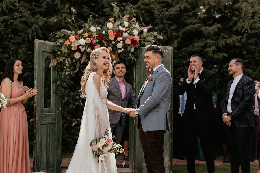 Fotógrafo de casamento Cristian și Salomea (crissandsally). Foto de 22 de junho 2018